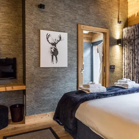 Chalet Gstaad: Experience Alpine Serenity